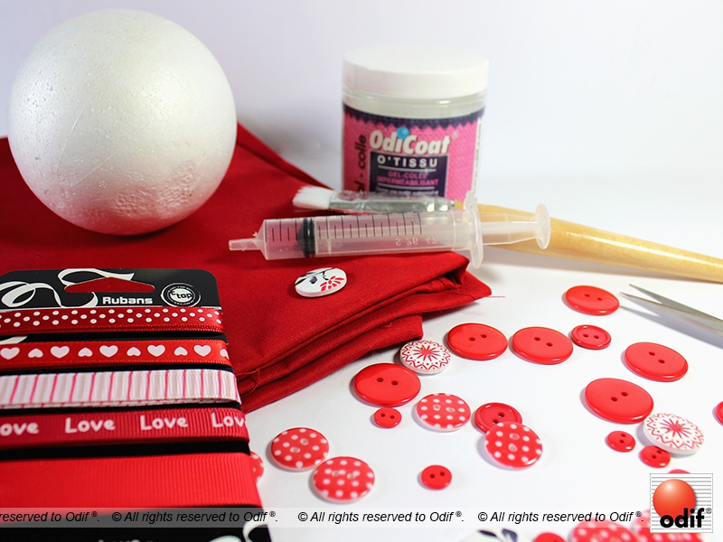 Material : DIY - Christmas balls in buttons