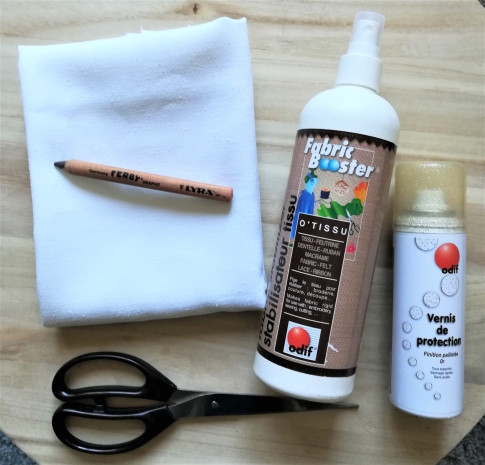 Material : DIY - A glitter crown